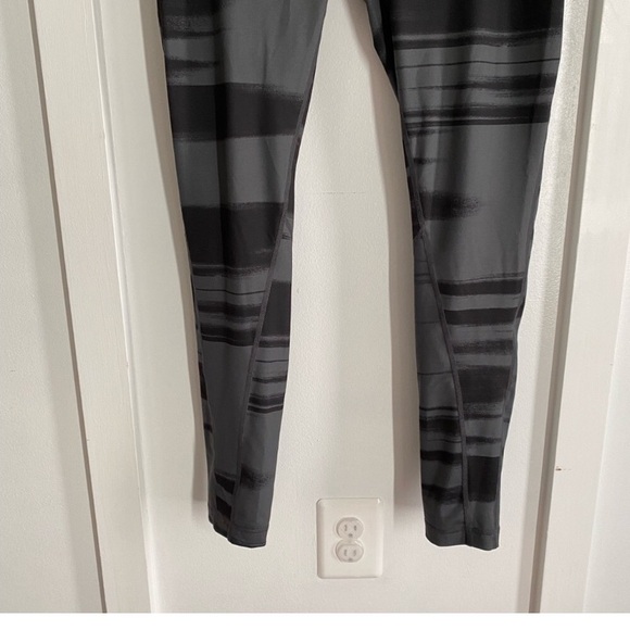 Z by Zella Black Gray Abstract Geometric Patterned Full Length Leggings Sz L - Picture 4 of 5